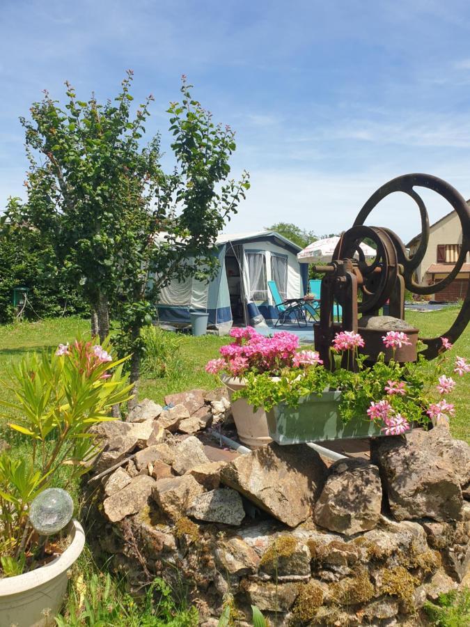 Bed and Breakfast De Oude Pastorie La Celle-En-Morvan Exterior foto